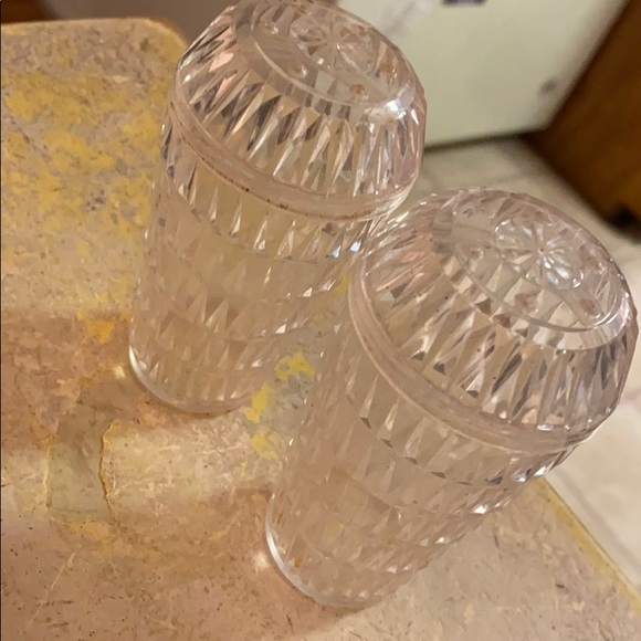 Hard plastic salt and pepper Shaker - Picture 2 of 4